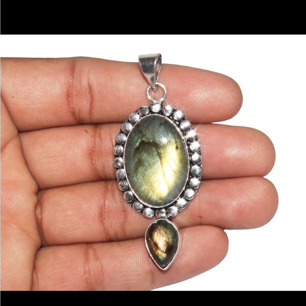 Beautiful Natural Labradorite Gemstone Pendant.